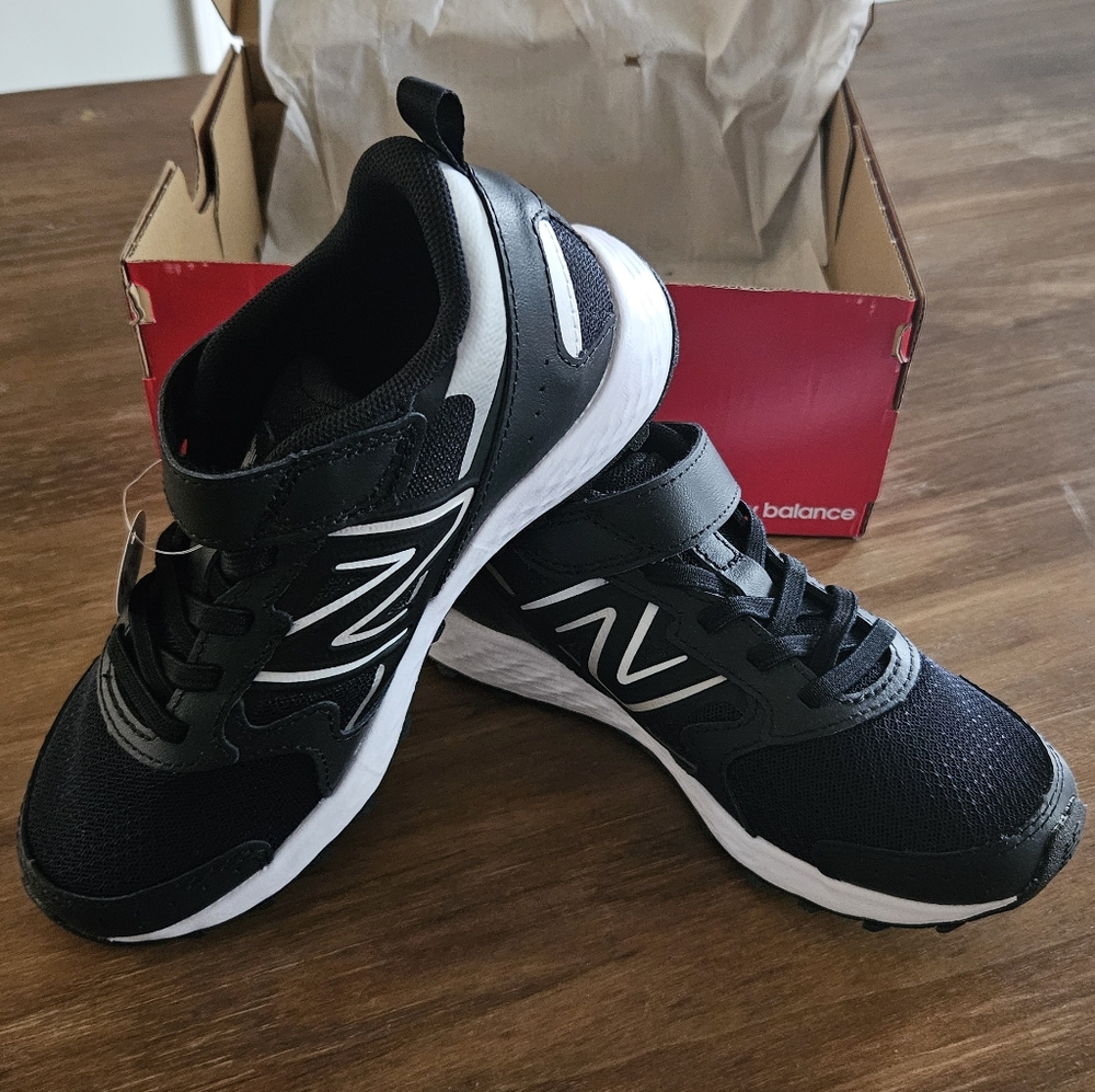 NIB New Balance Kid Black and White Sneakers 13.5 wide